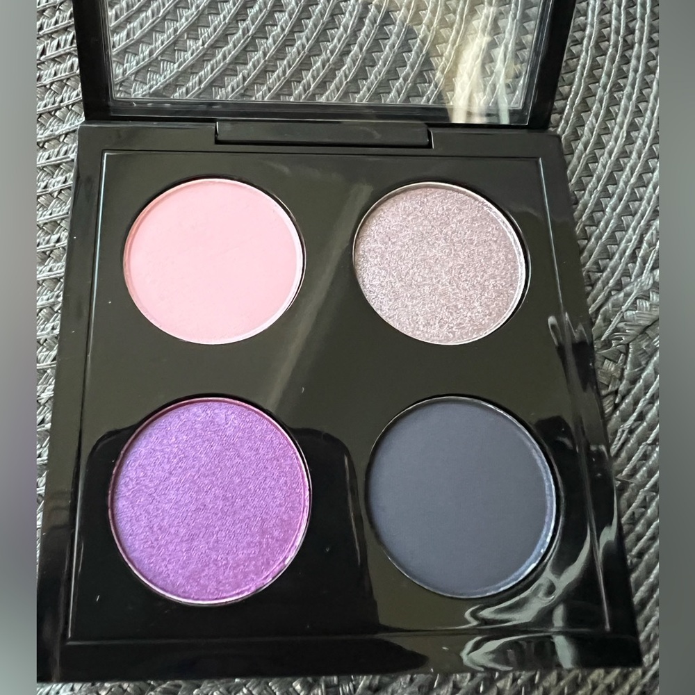 RARE MAC Shop & Drop Eyeshadow Quad